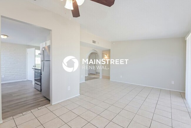 Building Photo - 3 Bedroom Pet-Friendly Home in TUCSON, AZ with Main Street Renewal