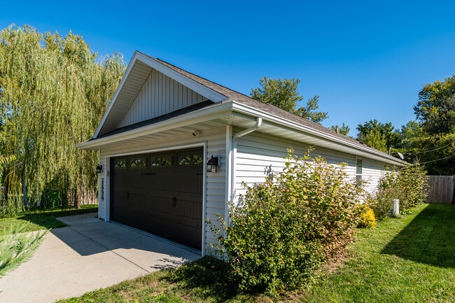 Building Photo - 1656 N Marlan Ave