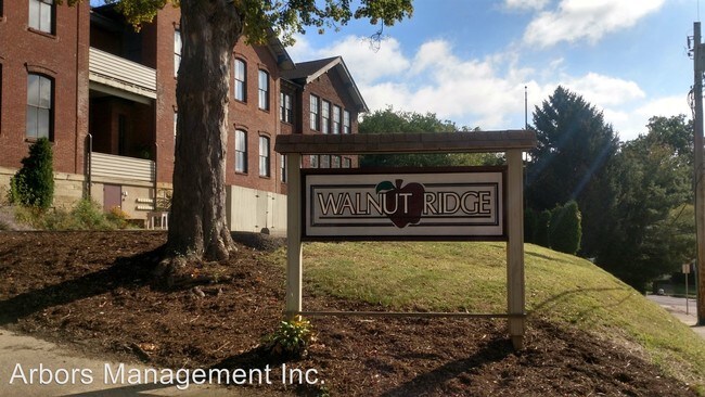 Building Photo - 2 br, 1.5 bath House - 10 Walnut Street #11