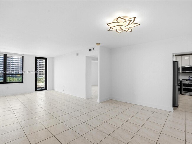 Foto del edificio - 10185 Collins Ave
