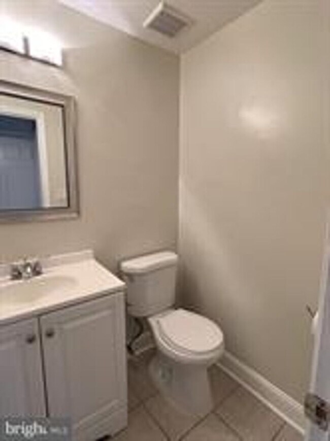 Foto del edificio - CHARMING BRICK COLONIAL HOME IN ROCKVILLE,...