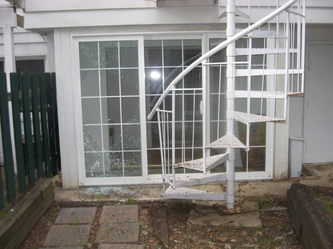 Primary Photo - 615 W Kirby Ave