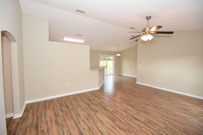 Building Photo - 3 Richelieu Ln