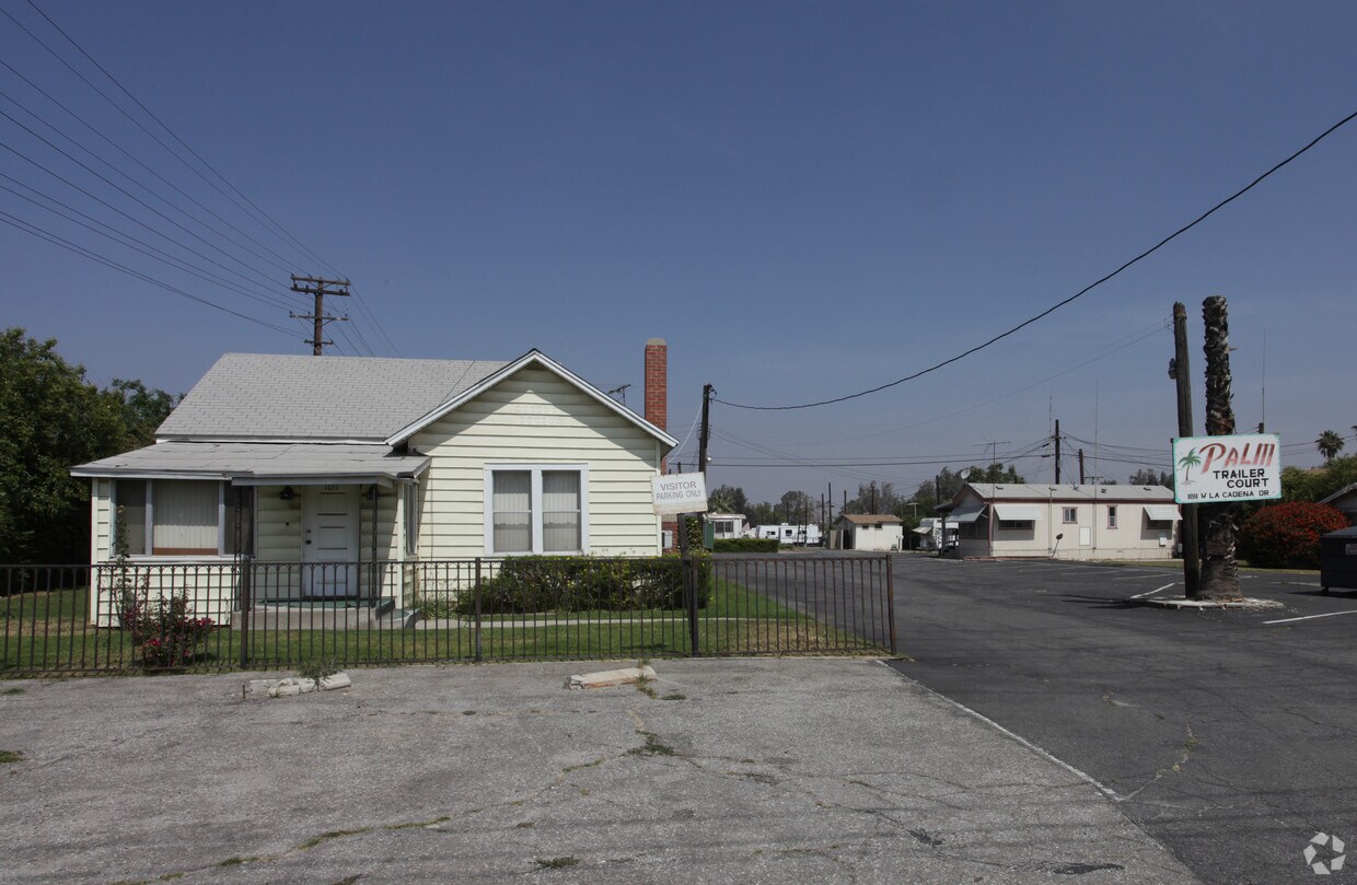 Primary Photo - 997-1011 W La Cadena Dr
