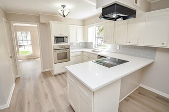 Building Photo - 16015 Southampton Dr