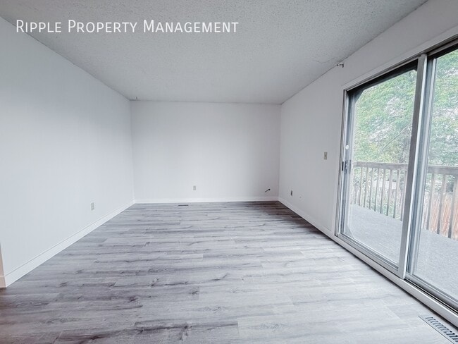 Building Photo - Modern 3 Beds, 1.5 Baths Main Floor/ Upper | No Pets Allowed