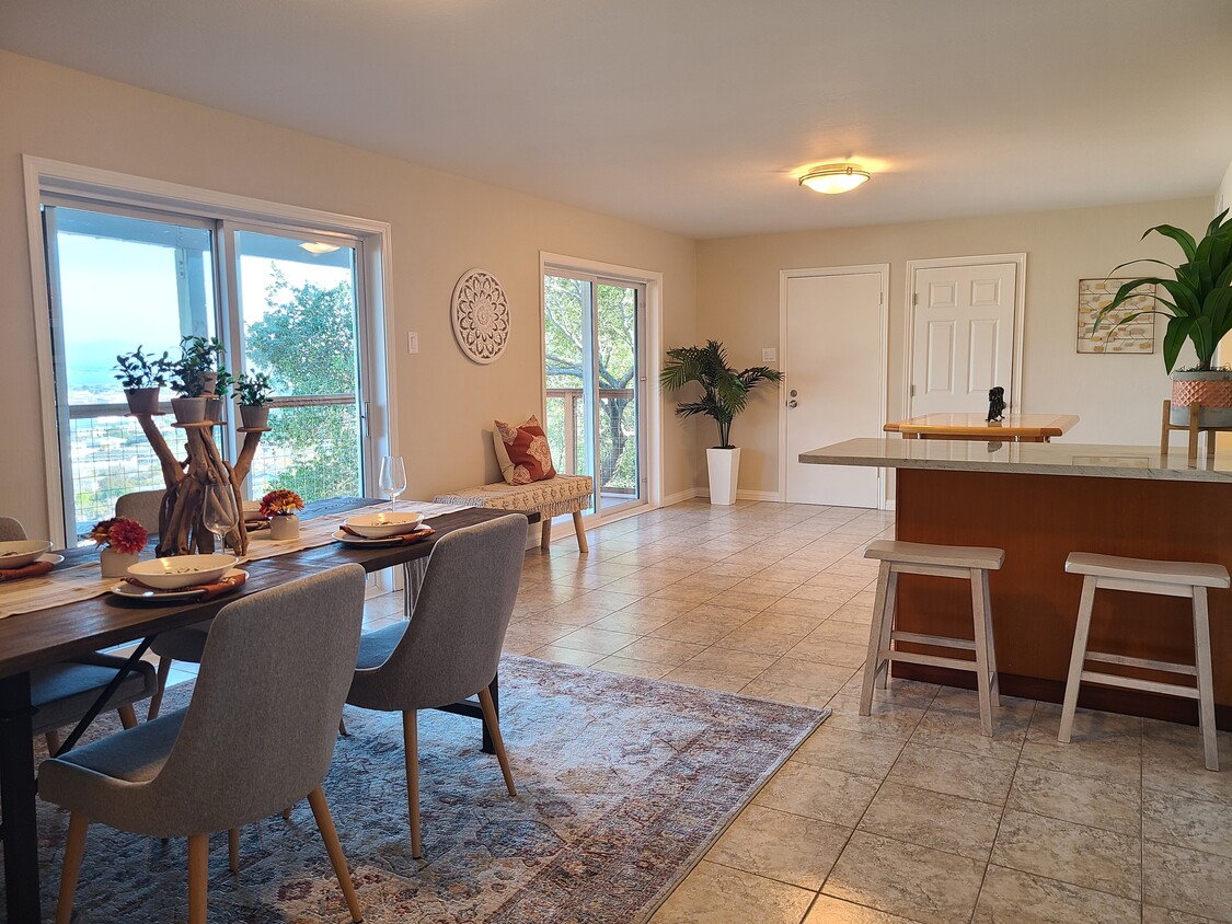 Foto principal - 544 Bret Harte Rd