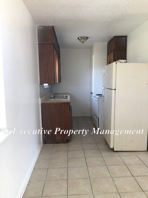 Building Photo - 410 Sunset Ln