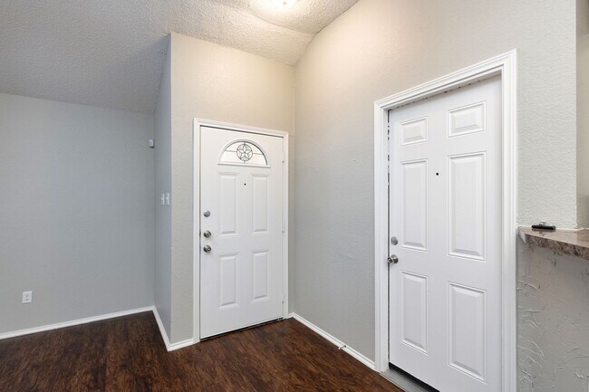 Foto del edificio - AVAILABLE NOW! NICE 3 BEDROOM HOME LOCATED IN ARLINGTON, TEXAS!