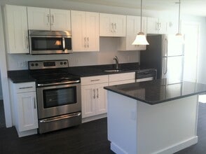 Building Photo - 158 Main St Building Photo - 158 Main St