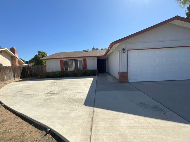 Foto del edificio - Charming Clovis 3/2 Home with New Solar Sy...