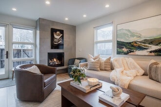 Building Photo - 800 E Hyman Ave