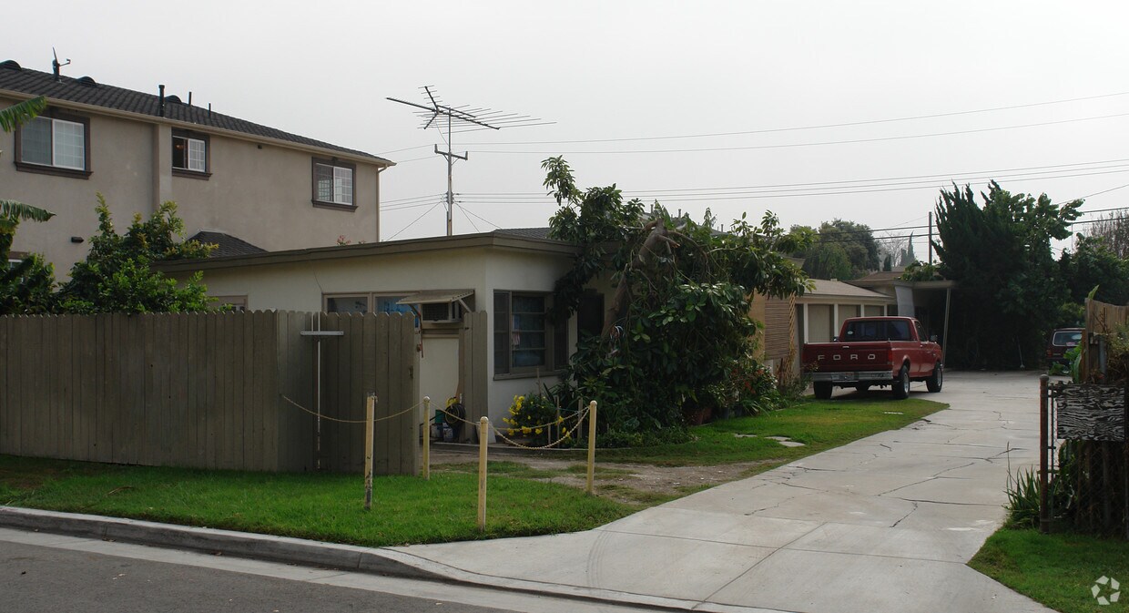 Primary Photo - 7812-7818 13th St