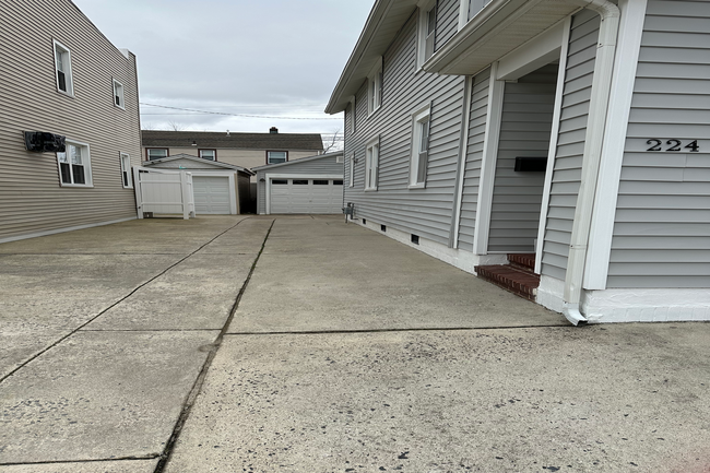Building Photo - 224 N Vendome Ave