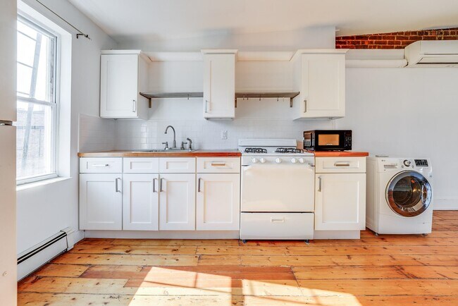 Building Photo - 223 8th St