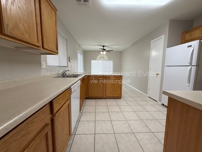 Foto del edificio - 12438 W Hearn Rd