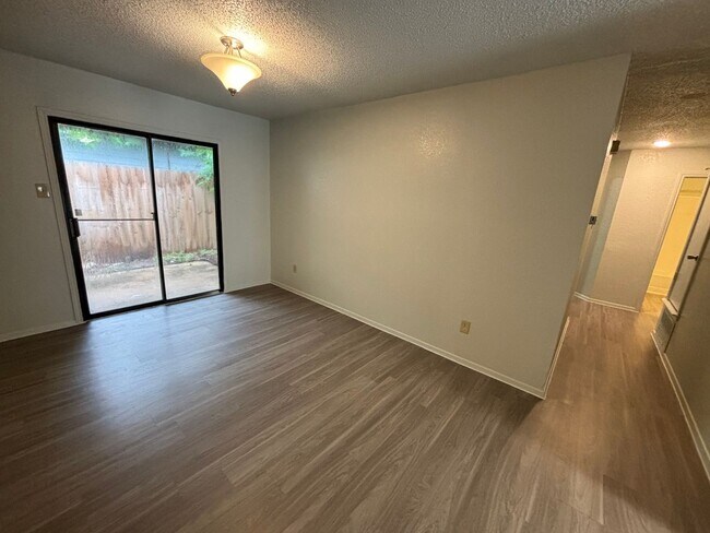 Foto del edificio - 1112 Byers Ln