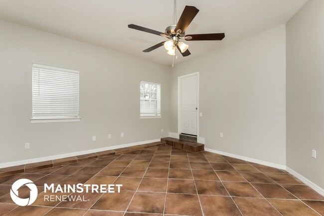 Building Photo - 604 Prairie Lake Dr