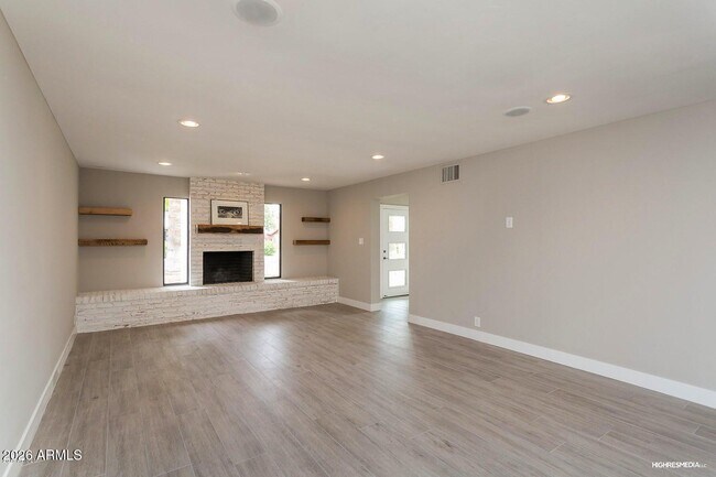 Building Photo - 4210 N 34th Pl