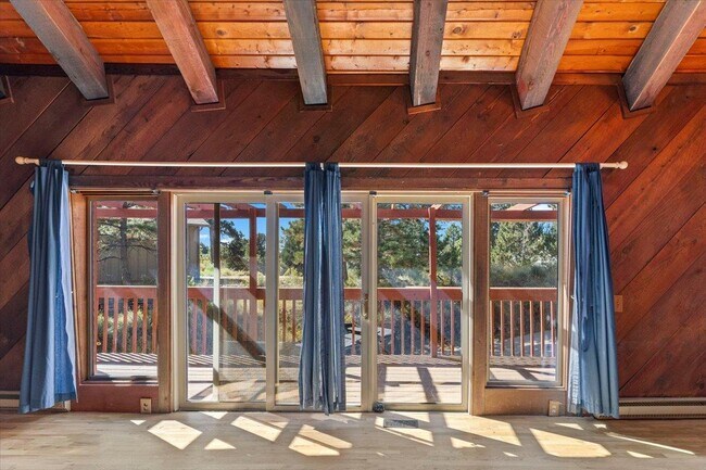 Foto del edificio - 6200 Pine Hollow Dr