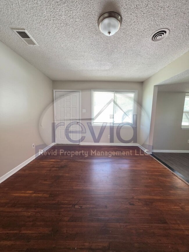 Building Photo - Beautiful 3 Bedroom Home!