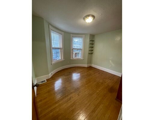 Primary Photo - 53 Creighton St
