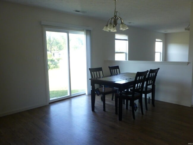 Building Photo - 3210 Fleming Dr