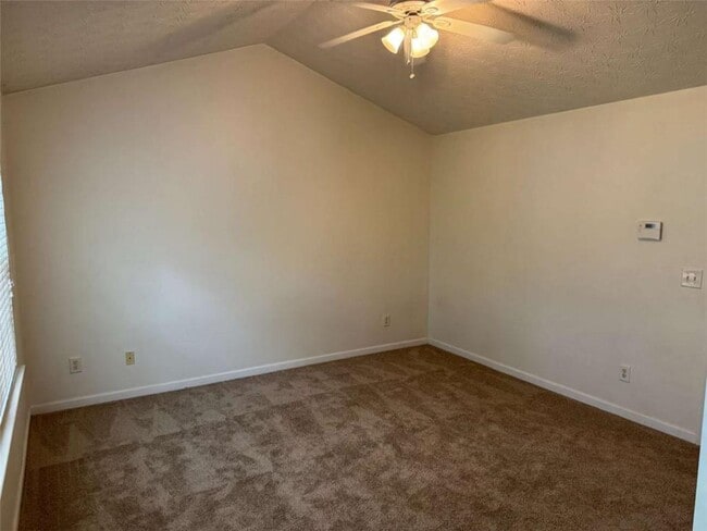 Building Photo - 356 Springbottom Dr SE