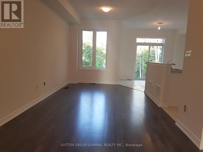 Building Photo - 38 Greenwood Dr