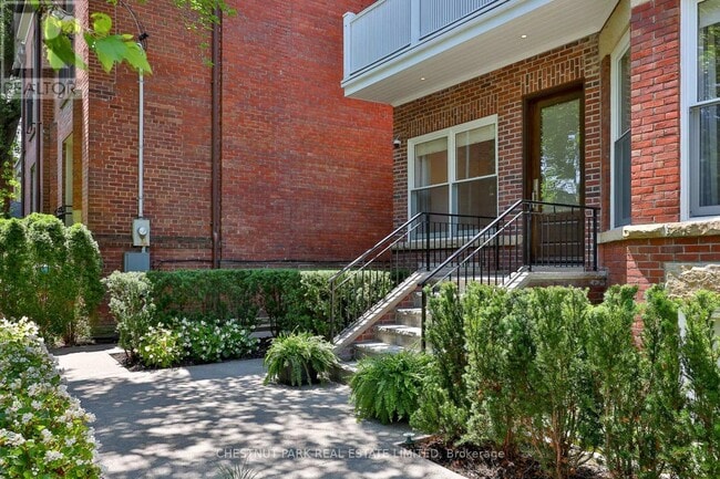 Building Photo - 16 Scarth Rd