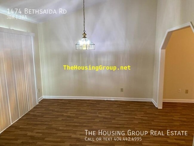 Building Photo - Riverdale Home