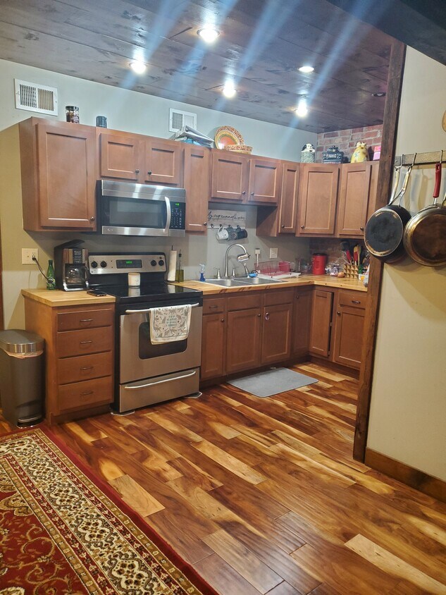 414 Wilson St Unit 102, Van Meter, IA 50261 Apartments in Van Meter