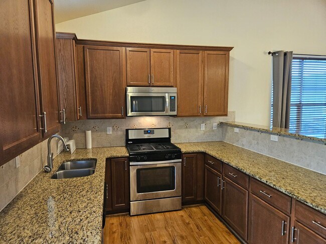 Foto del edificio - 4 Bed 3 Bath Home in Strasburg with a 3 Ca...