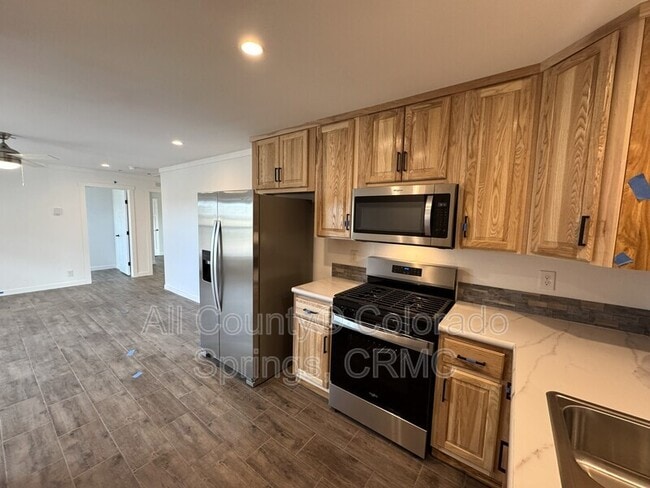 Foto del edificio - 692 E Hahns Peak Ave