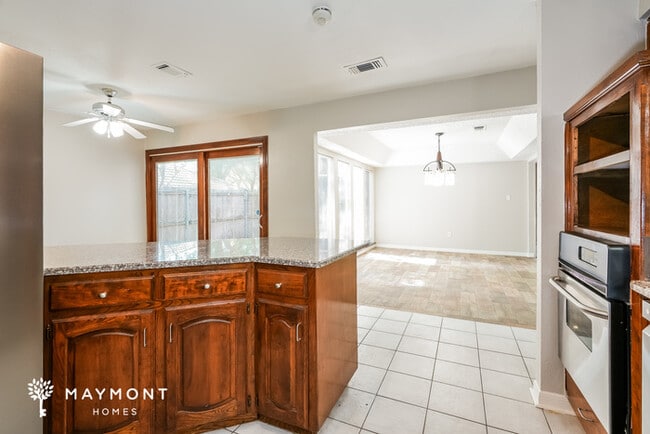 Building Photo - 2111 Inverness Dr
