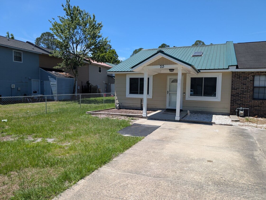 Primary Photo - Beautifully Remodeled 2 Bed, 1.5 Bath Dupl...