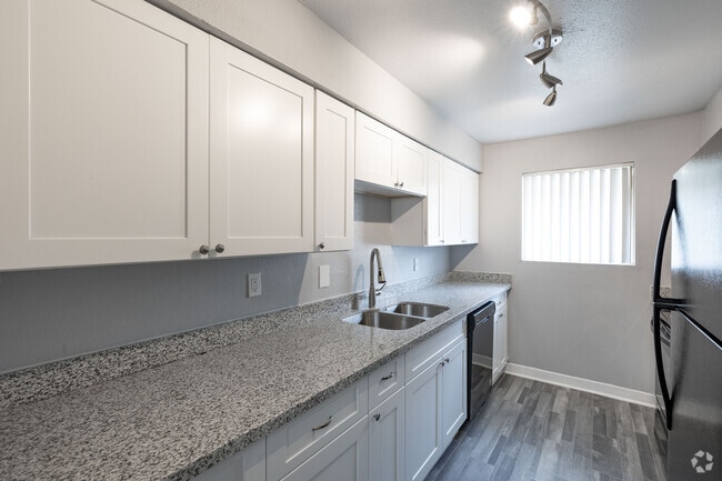 Kitchen with abundance of countertop space - Belmont Place/La Fontaine