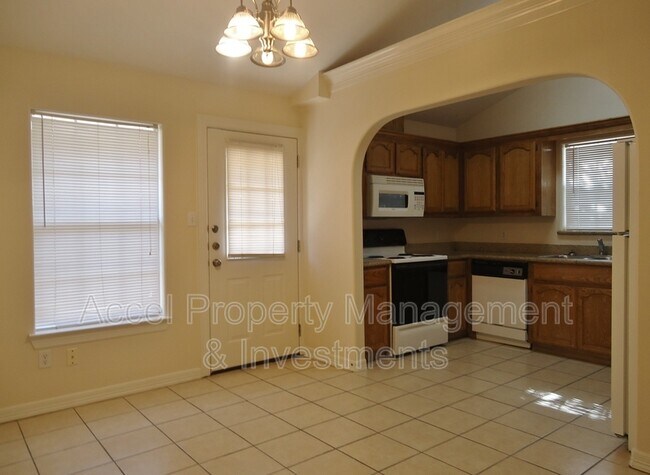 Building Photo - 1902 Bahamas Dr