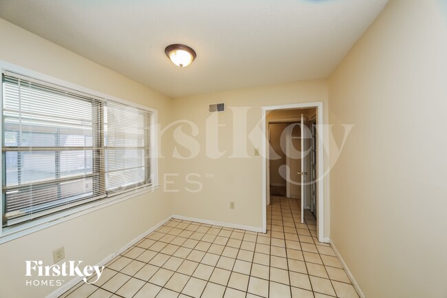 Foto del edificio - 1374 Greenland Rd