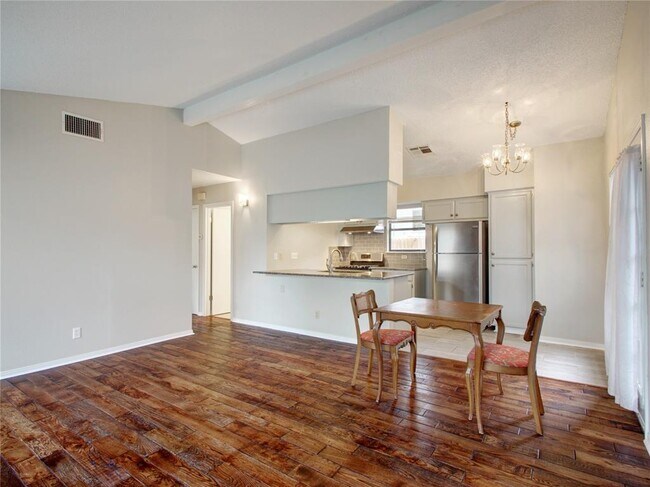 Foto del edificio - 4703 Rosedale Ave