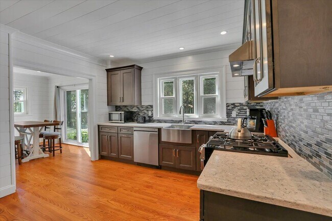Foto del edificio - 272 Norfolk Rd
