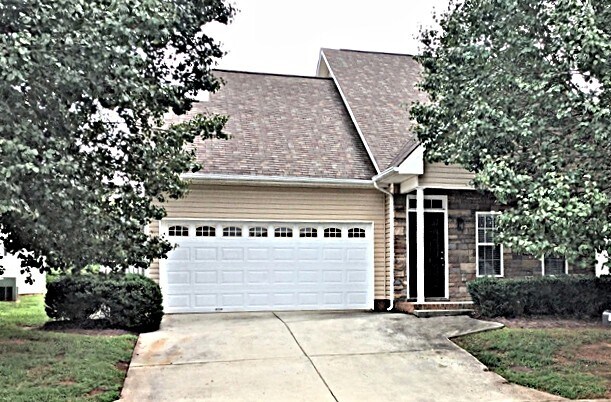 Primary Photo - 121 Cameron Way Cir