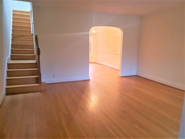 Foto del edificio - 3829 Calvert St NW