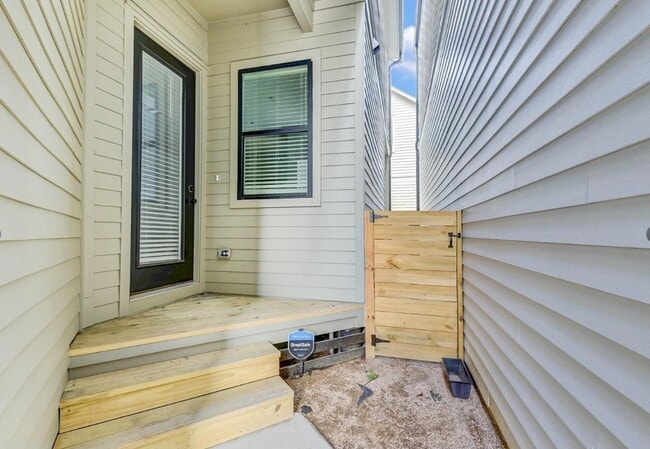 Building Photo - 2539 Judiway St