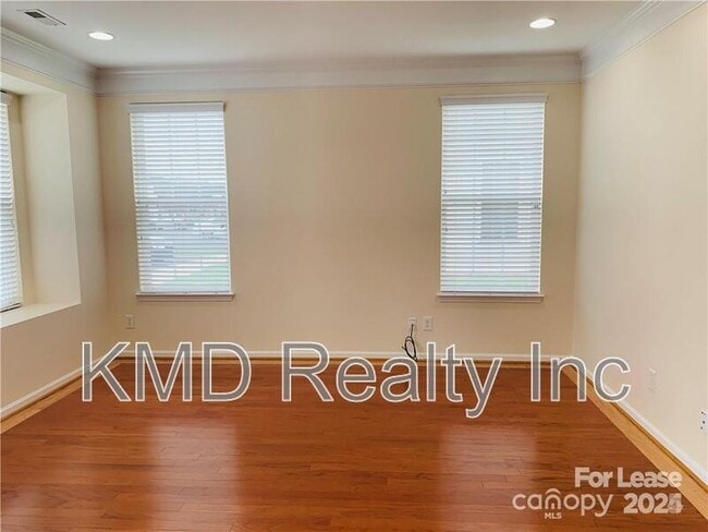 Building Photo - 7549 Bluff Point Ln