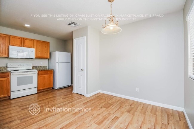 Building Photo - 43810 Sagebrush Trail