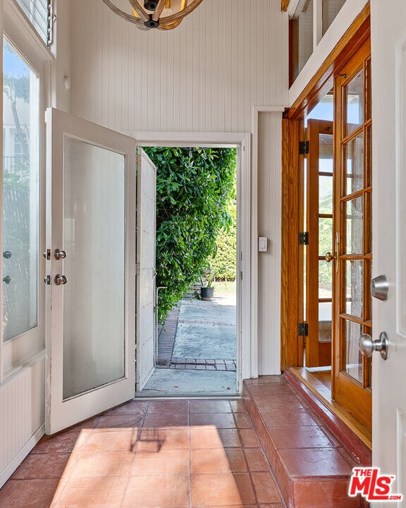 Foto del edificio - 832 N Sycamore Ave