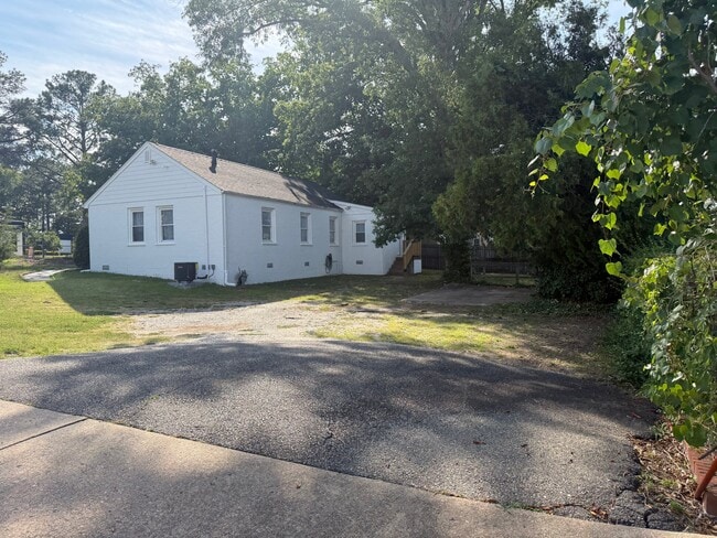 Building Photo - 9000 Gayton Rd
