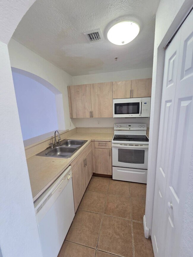 Foto del edificio - 7989 NW 8th St