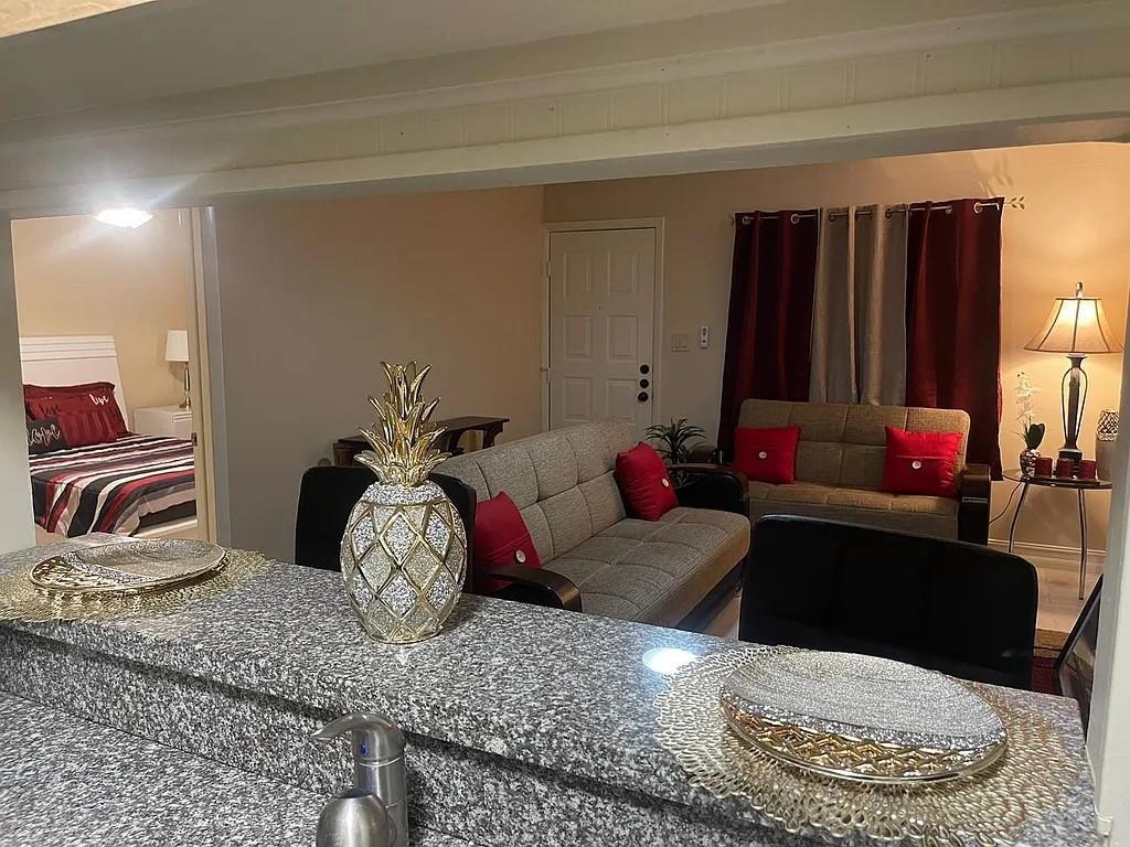 Primary Photo - 6031 Shakerwood Cir